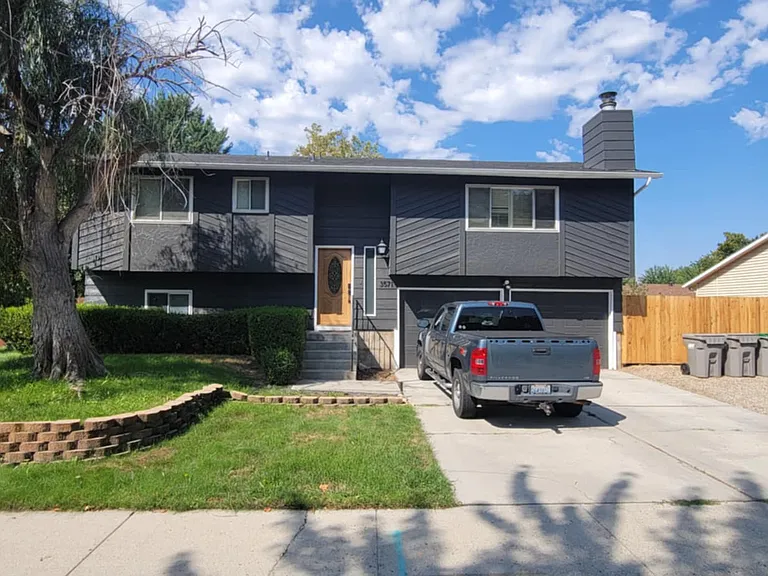 3571 N Chuckwagon Ave — Photo 2