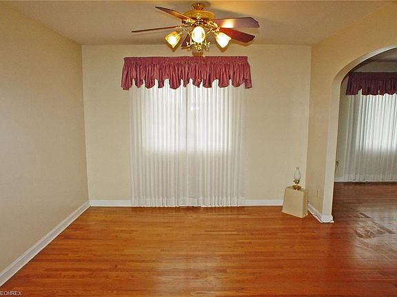3rd image of 154 Schwartz St