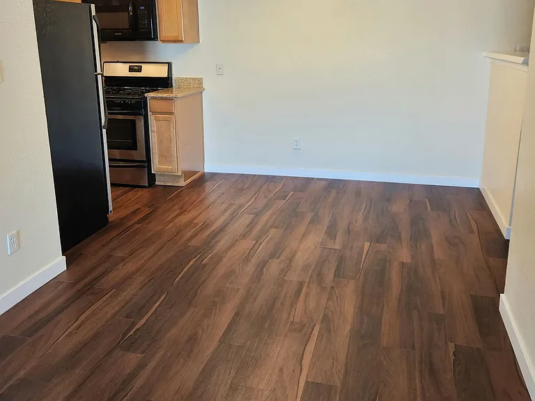 212 San Clemente Ave NW — Photo 4