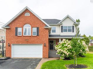 5 Edgewater Close, Dartmouth, NS B2W 6S3