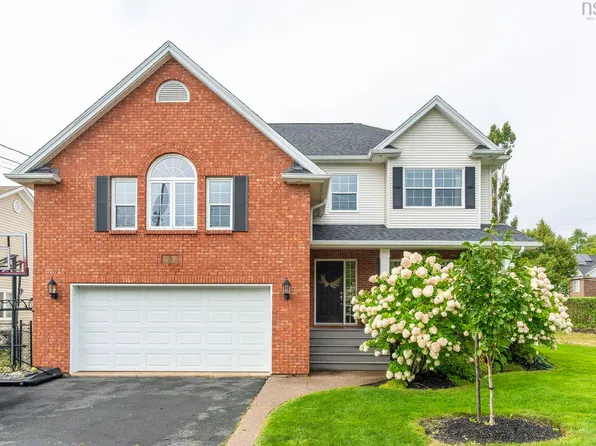 5 Edgewater Close, Dartmouth, NS B2W 6S3