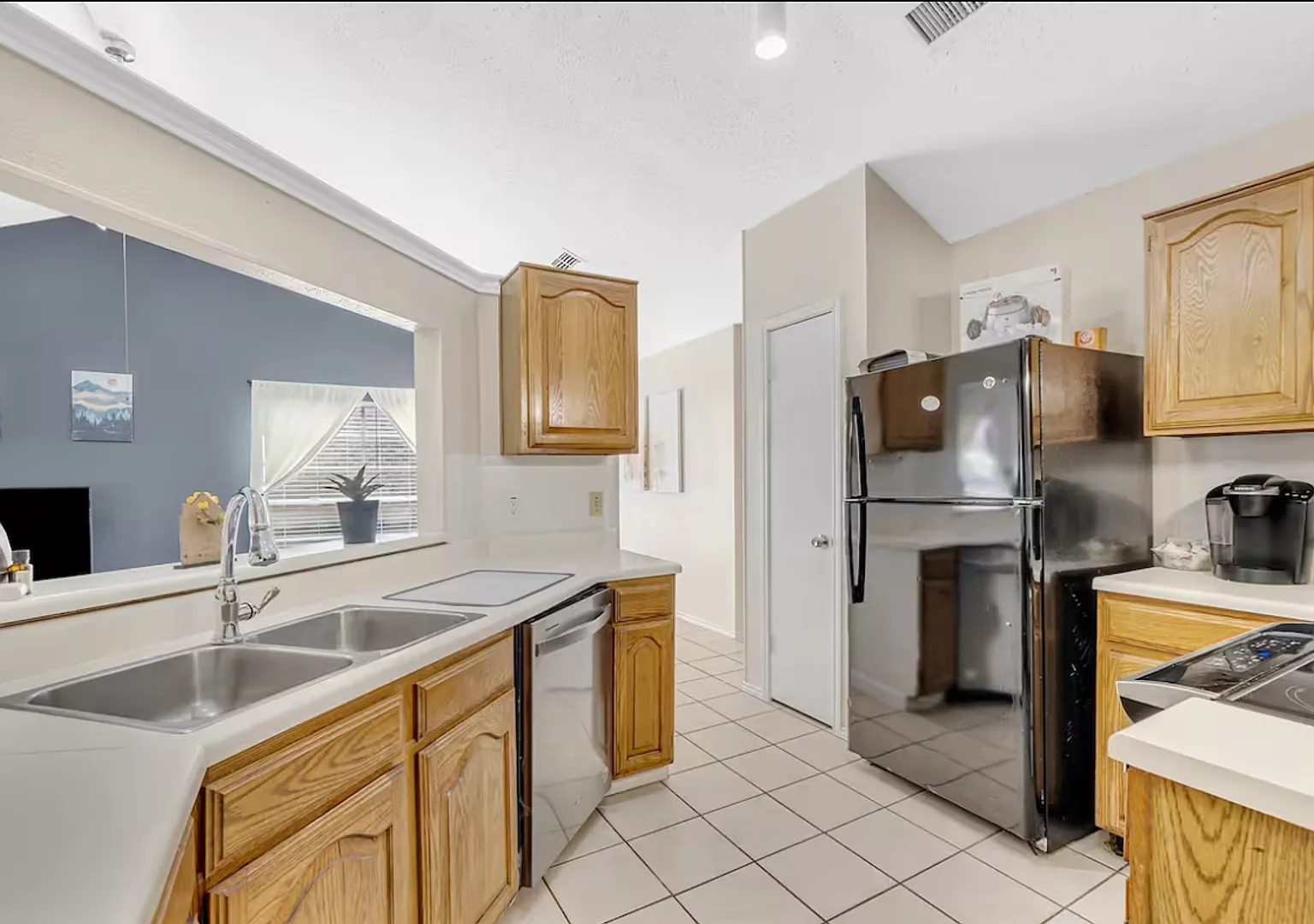 Room in 3 Bedroom Home at Wildwood Ridge — Photo 4
