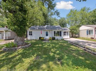 7447 Crissman St, Utica, MI 48317