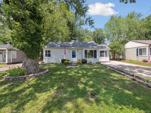 7447 Crissman St, Utica, MI 48317