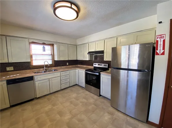 137 E Maxwelton Dr, Des Moines, IA 50315