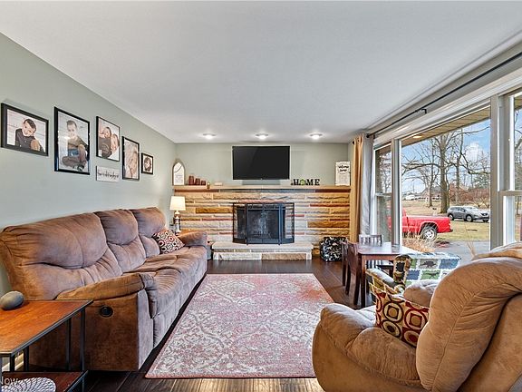 3rd image of 8549 Beatty St NW