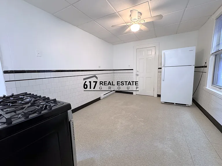 235 E Eagle St #3 — Photo 18