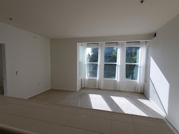 Bright and sunny living room / dining room