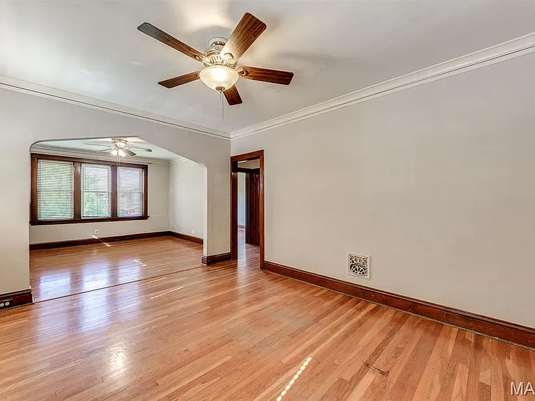 5058 Winona Ave — Photo 11