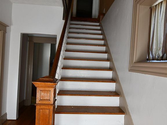 5th image of 1070 Altavia Ave
