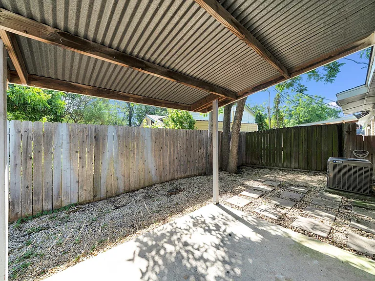 1130 Bois Darc St — Photo 20