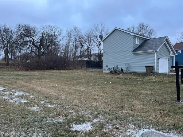 112 Mechanic St, Pontiac, MI 48342