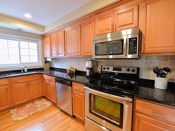 2nd image of 1577 Chapin Ave
