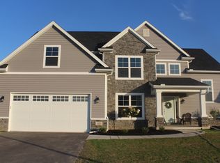 112 Barton Creek Dr, Perrysburg, OH 43551