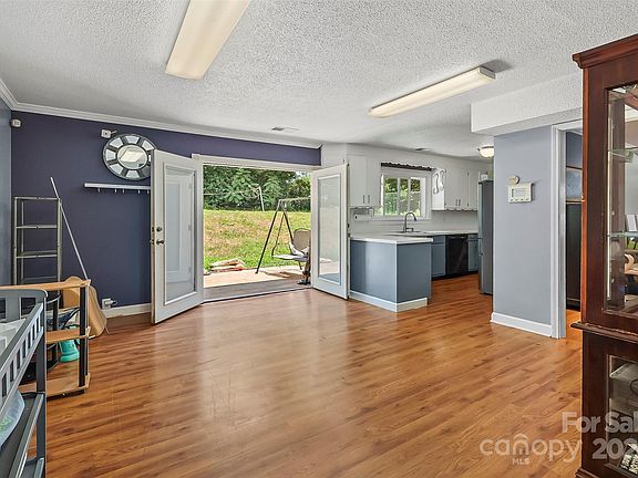 2nd image of 621 N Caldwell Ave