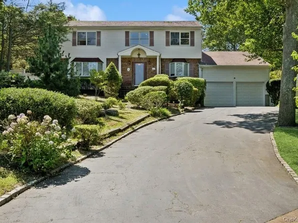 8 Cedar Place, Kings Park, NY 11754