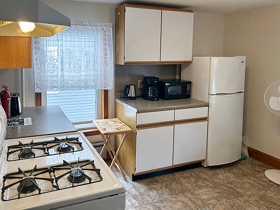 5th image of 354 Humphrey St #2L