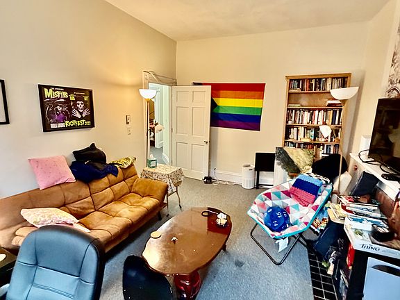 3rd image of 29-33 Wellington St APT 204