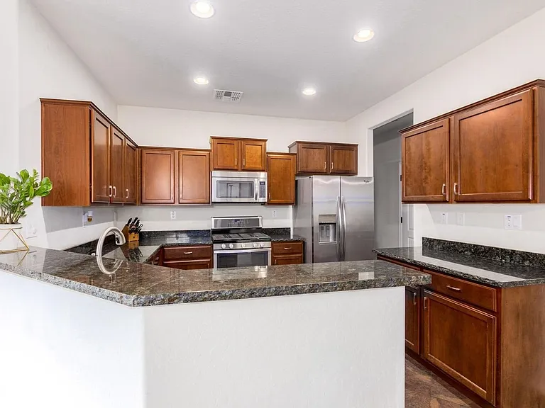 10811 W El Cortez Pl — Photo 3