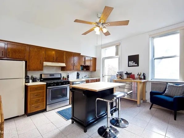 324 Union Street image 1 of 10