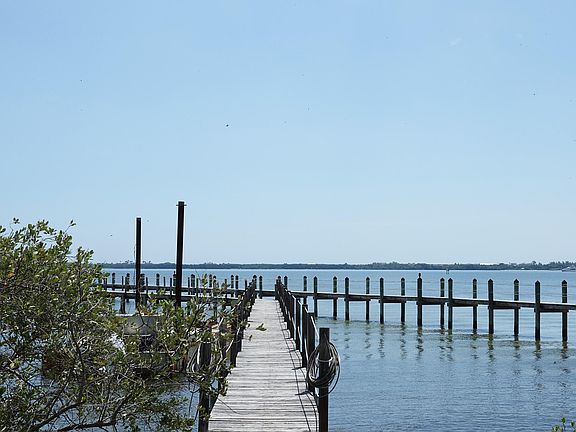 3rd image of 114 N Sewalls Point Road
