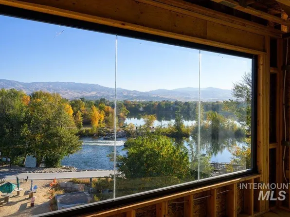 376 E Palapa Ln, Garden City, ID 83714