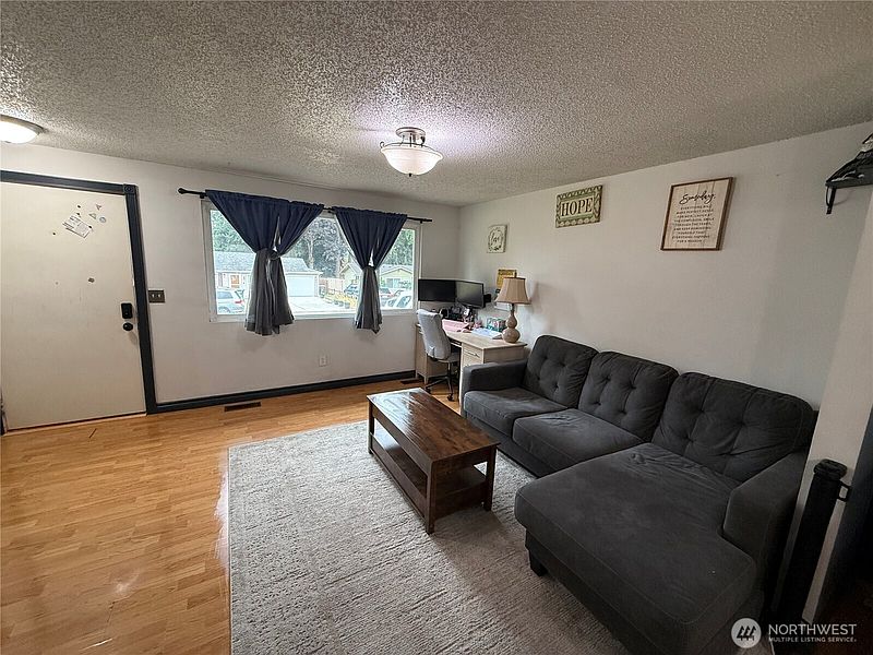 4th image of 8910 NE Quinault Loop