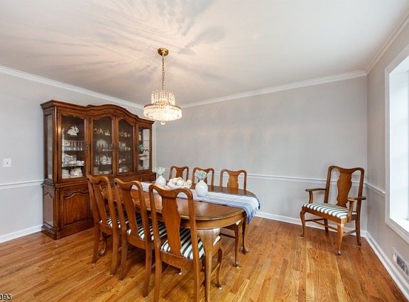 3rd image of 10 Saratoga Way