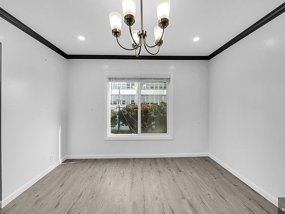 5th image of 613 32nd Ave