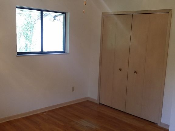 3rd image of 3073 Valley Lane Dr