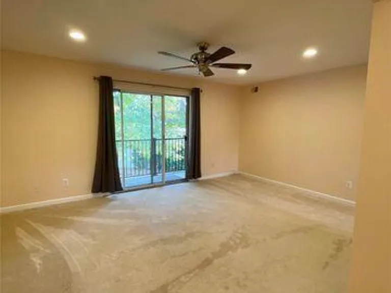 42630 Plymouth Hollow Dr #42630 — Photo 11