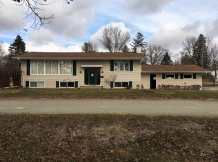 504 Fairway Dr, Morrison, IL 61270