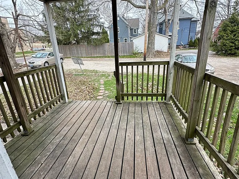 512 W University Ave — Photo 2