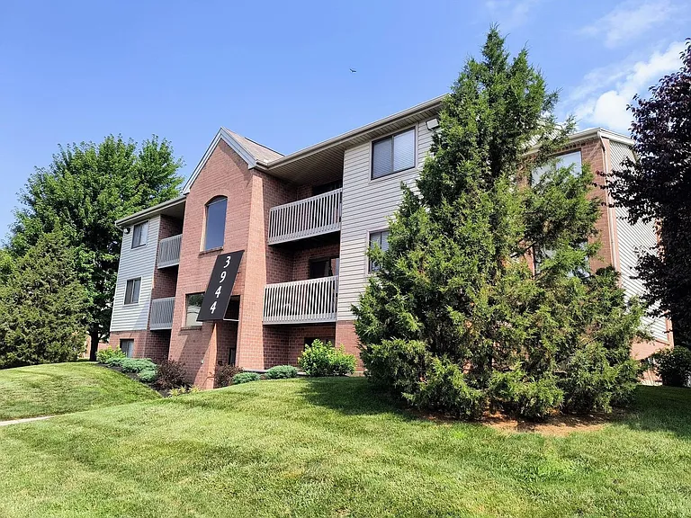 Windsor Place Apartments — Photo 23