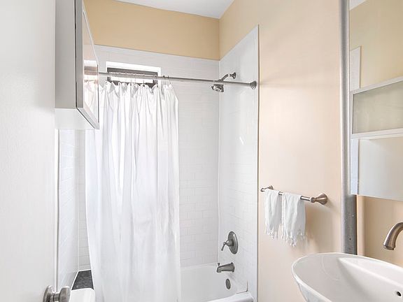 4th image of 149 W 12th St #6/6