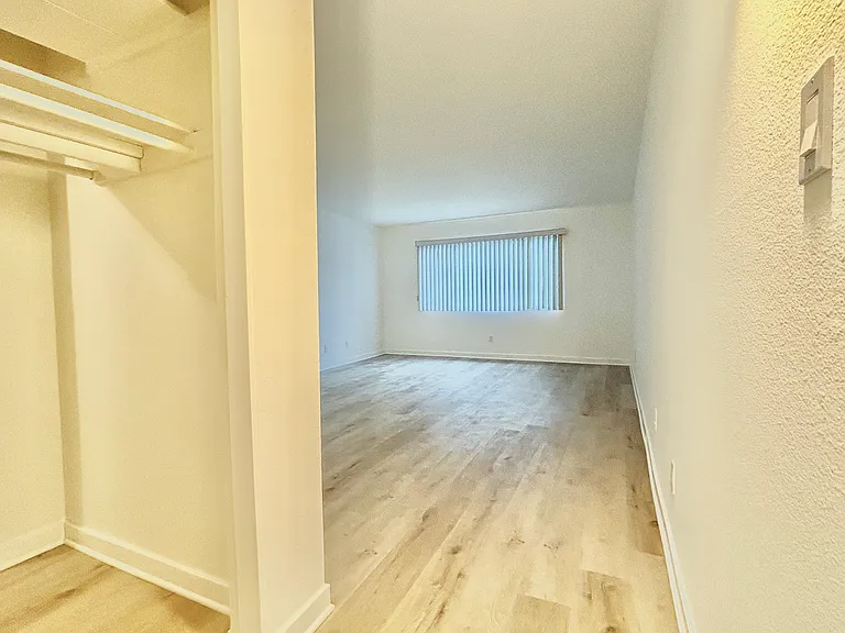 Laufer properties — Photo 15