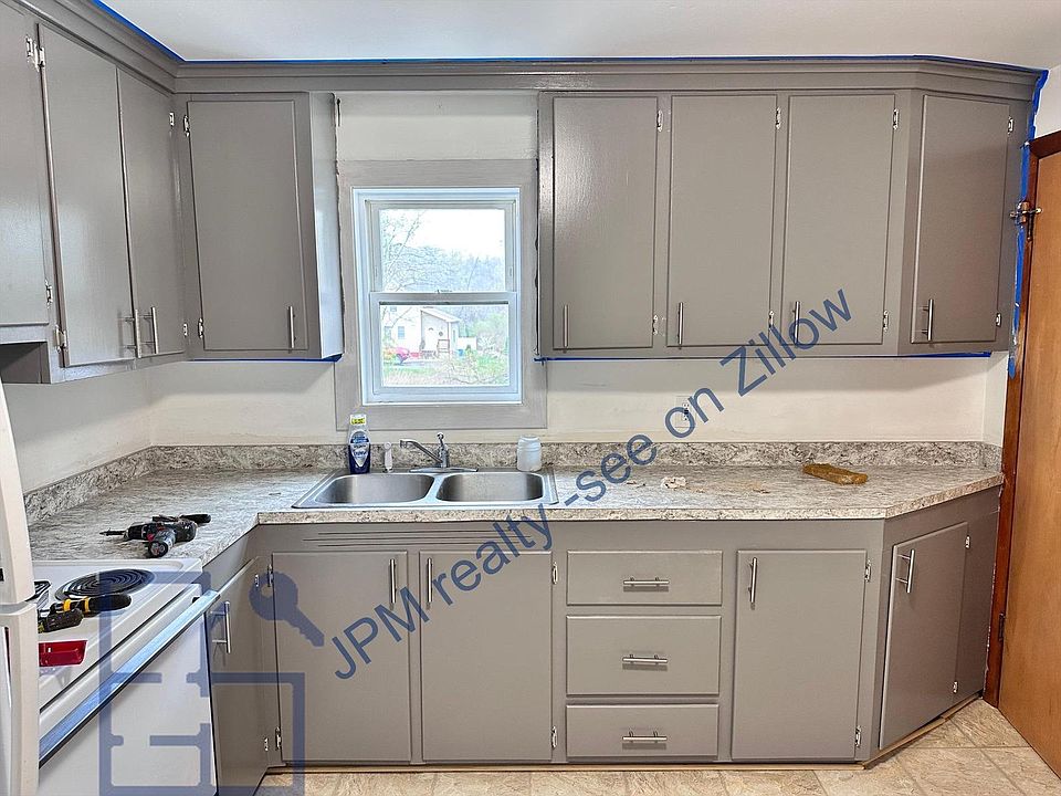 Updated Kitchen with lots of storage