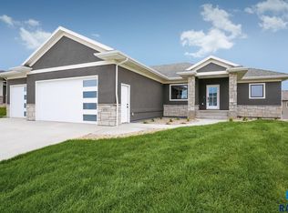 104 N Wildcat Dr, Sioux Falls, SD 57110