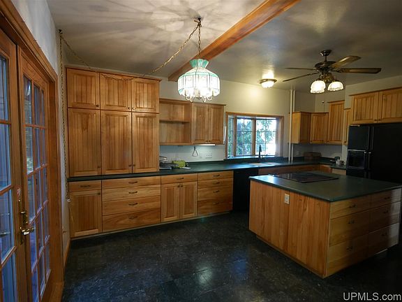 4th image of 306 Garnet St