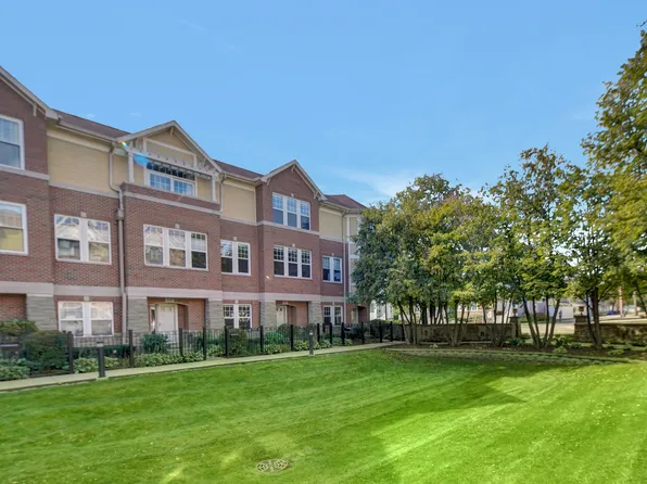 211 N West St #202, Wheaton, IL 60187