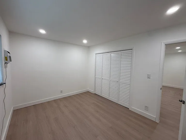 1927 Roosevelt St #8A — Photo 12