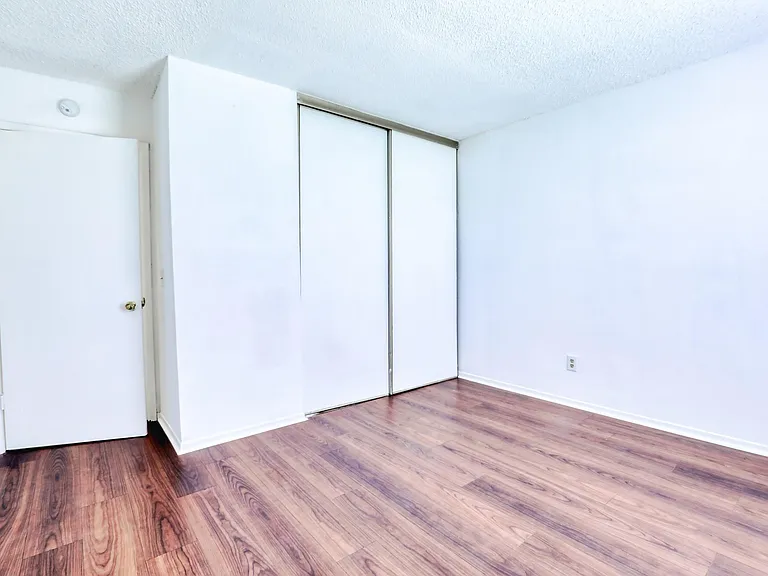 2931 Great Lakes Ave — Photo 20