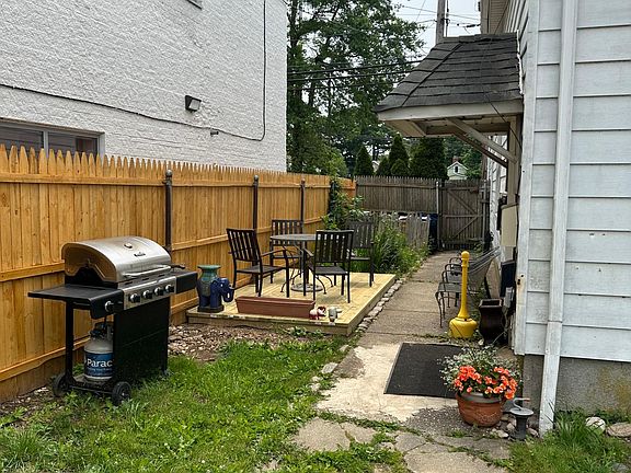 2nd image of 4 Tredwell Ave APT 2