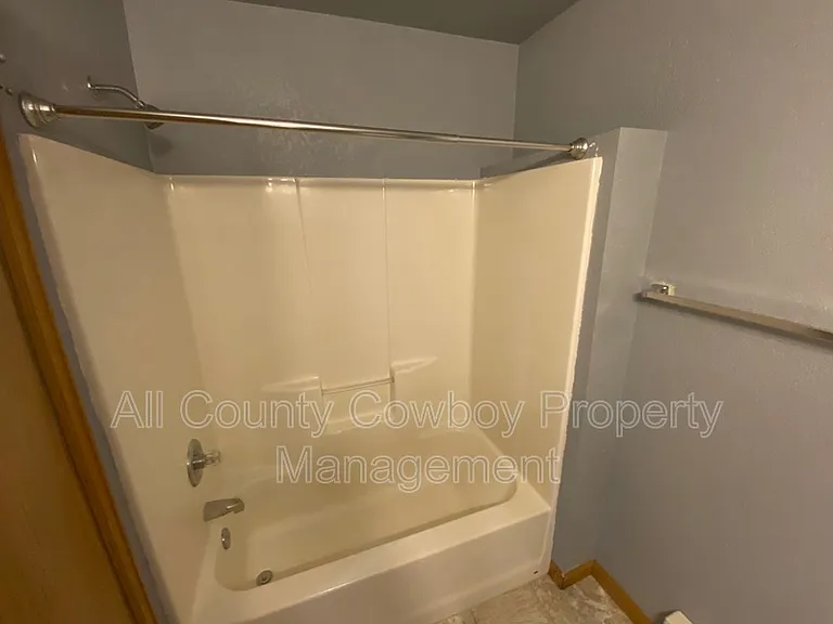 1557 Jefferson St #B — Photo 3
