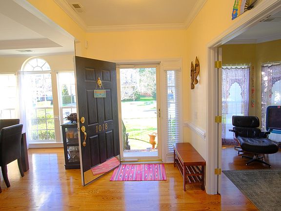 Bright Entrance next to formal Dining and first bonus room