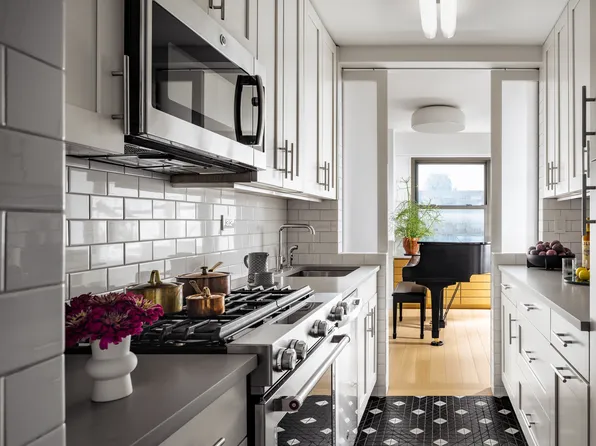 160 West End Avenue image 5 of 12