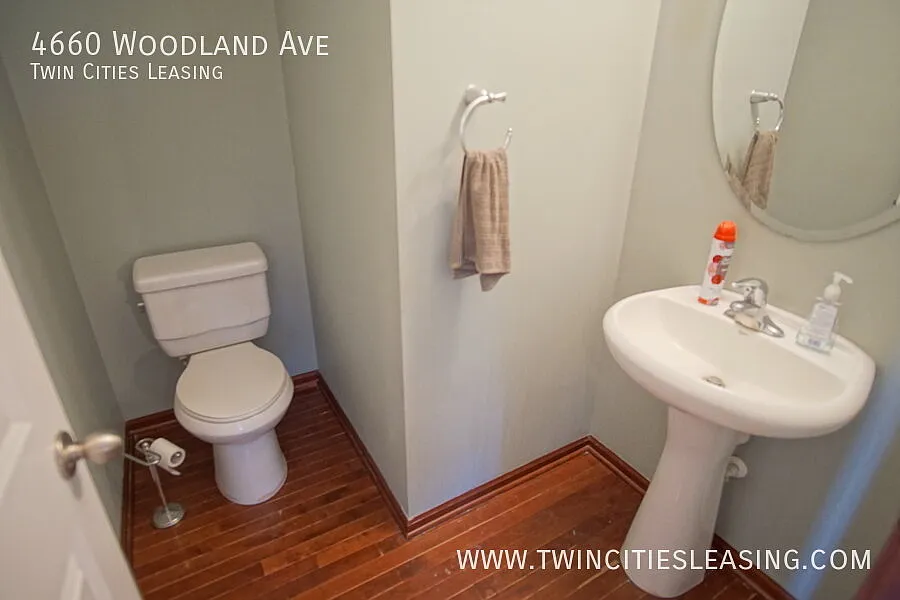 End Unit Townhouse - Open Concept With Attached 2 Car Garage — Photo 3