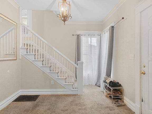 2nd image of 946 Worden St SE