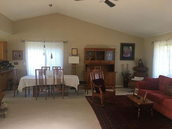 Dining room/living room