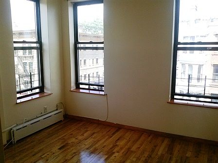 3rd image of 958 Putnam Ave APT 4